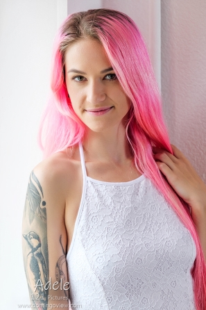 2023-09-17-pink-hair-girl-Adele-naked-at-the-window
